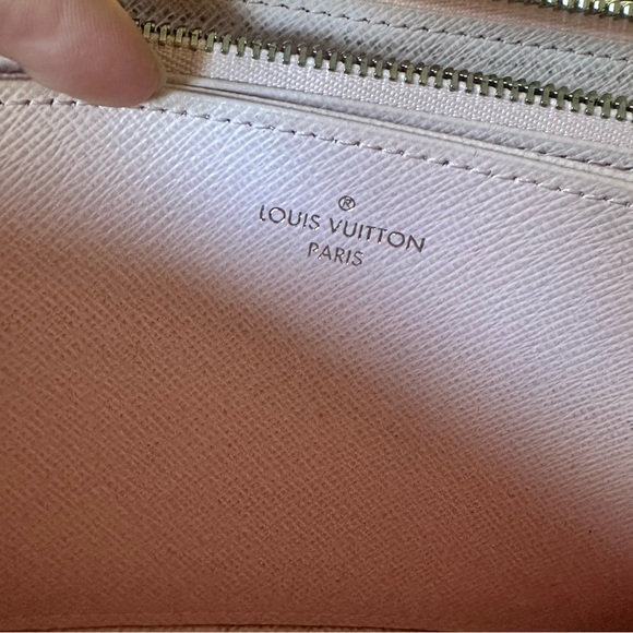 Limited Edition Louis Vuitton Escale Pastel zippy wallet card holder - Picture 10 of 16